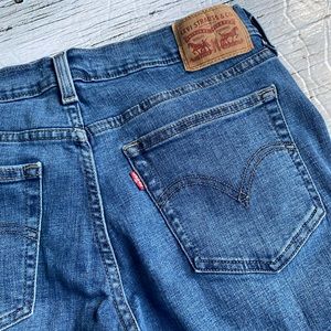 Levi’s boyfriend jeans
